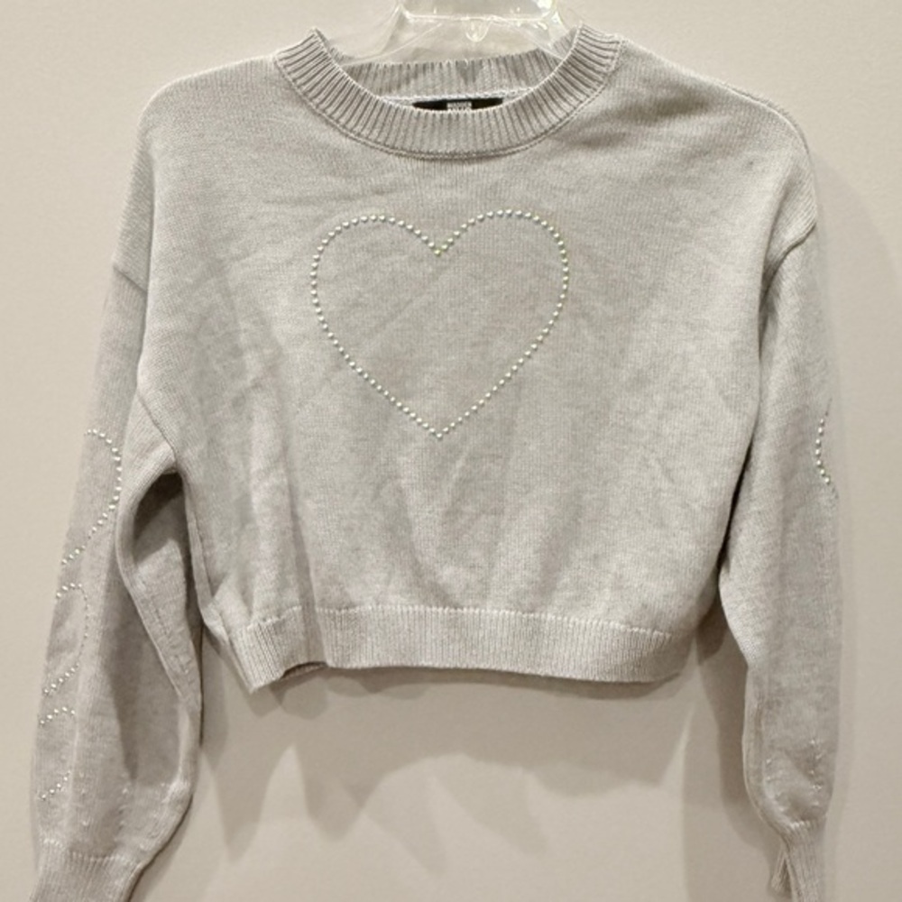 Madden NYC Short Gray Heart Sweater Sz M.  EUC  Studded Heart Chest/Sleeves ART